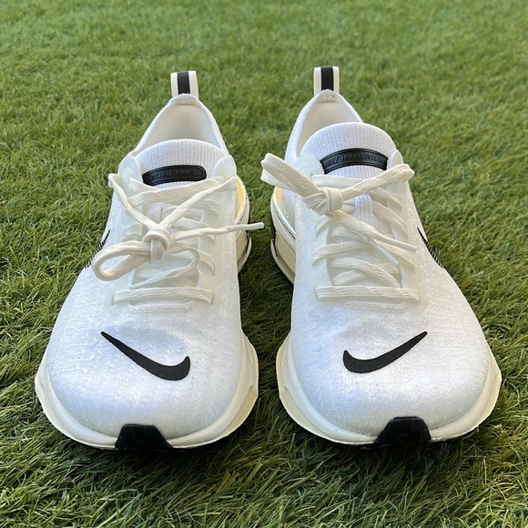 Nike ZoomX Invincible Run 3 Wide - Picture 2 of 5